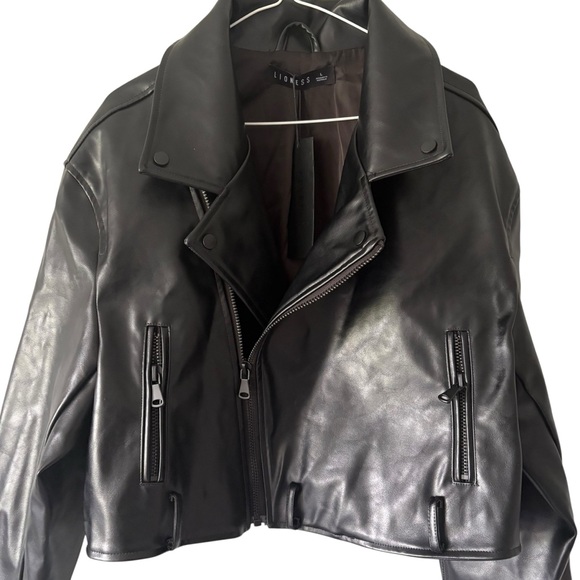 🆕 Lioness Staten Island Black Faux Leather Cropped Moto Jacket Size Large - Picture 5 of 10